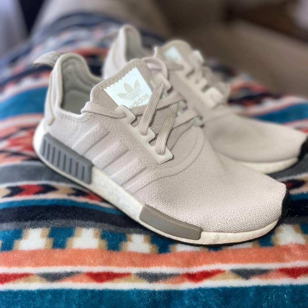 7.5 Adidas women’s shoes. Very good condition!!